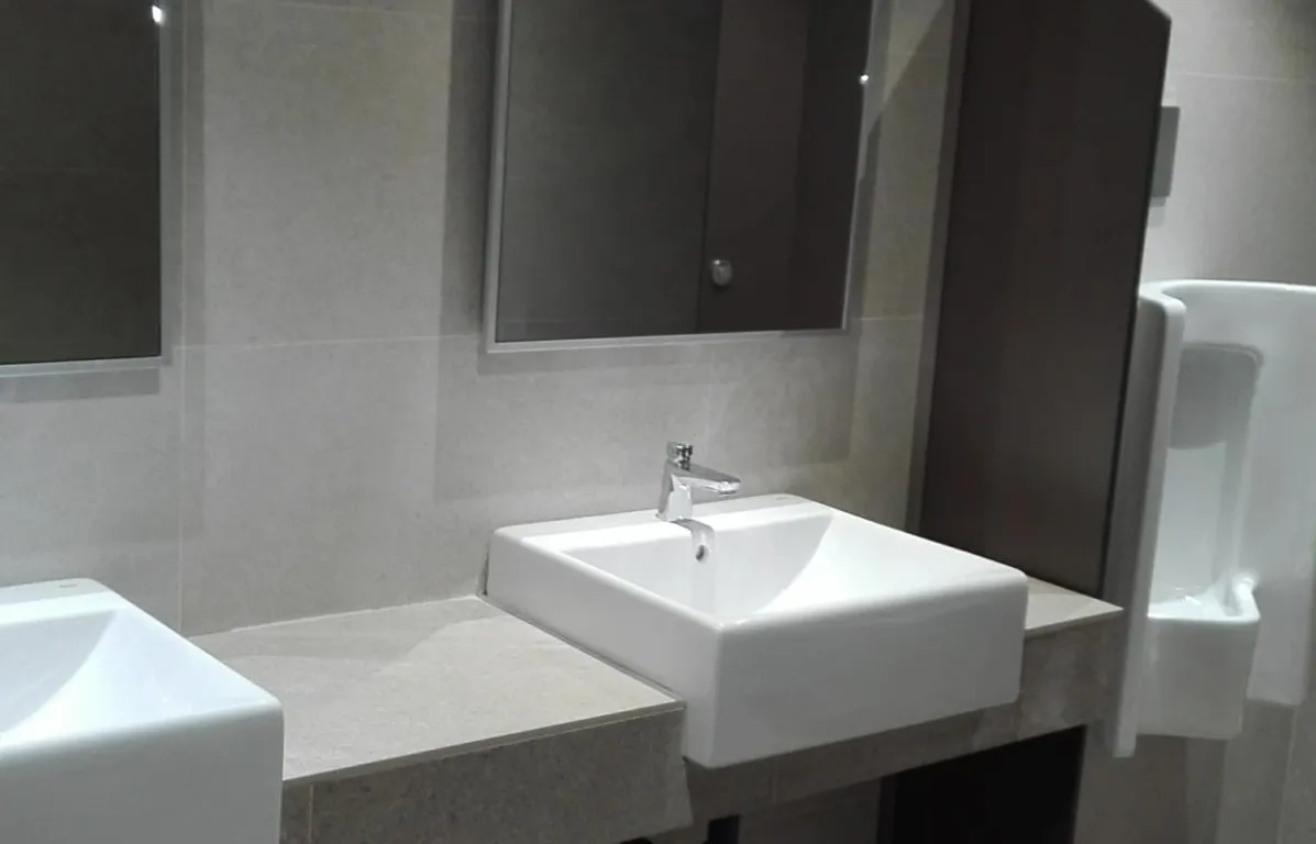 reforma de baño público